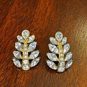 Trifari vintage stud Crystal earrings